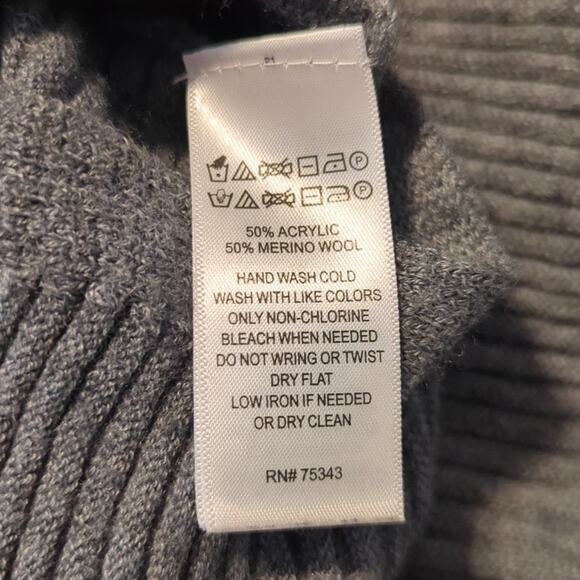 Tahari Plus Size Gray Wool Blend Drop Sleeve Button Down Back Sweater Size 2X - Picture 8 of 8